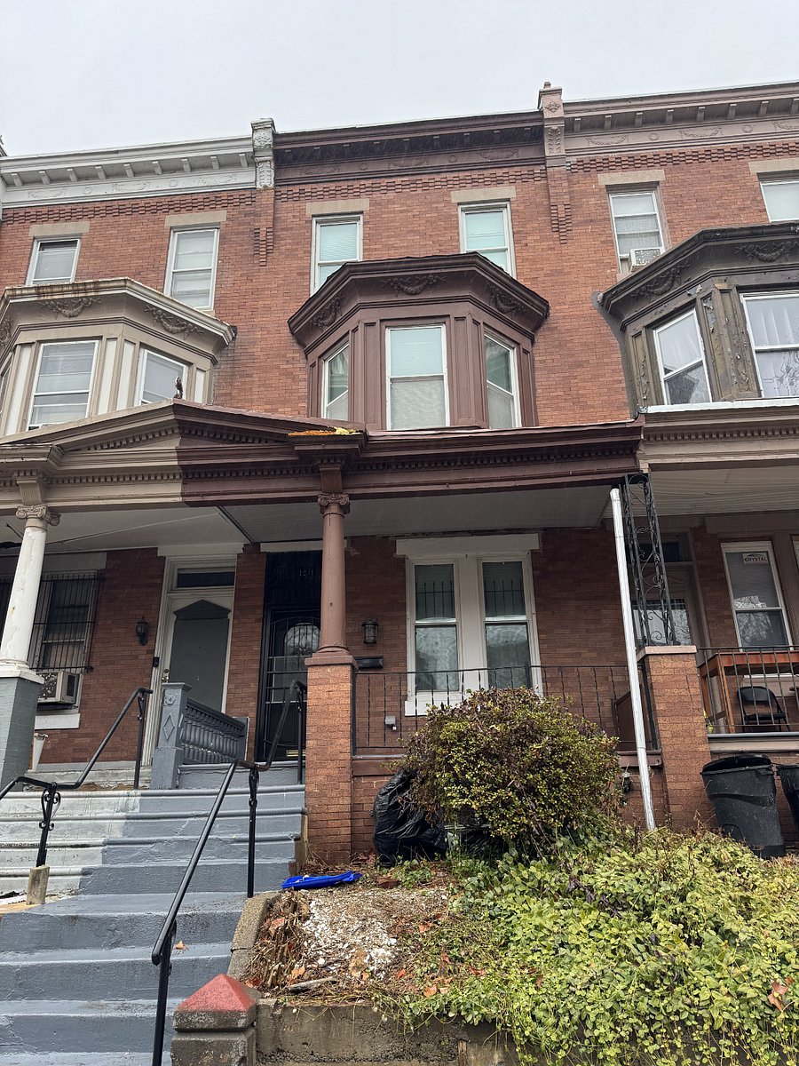 2 blocks from temple university medical schools!
