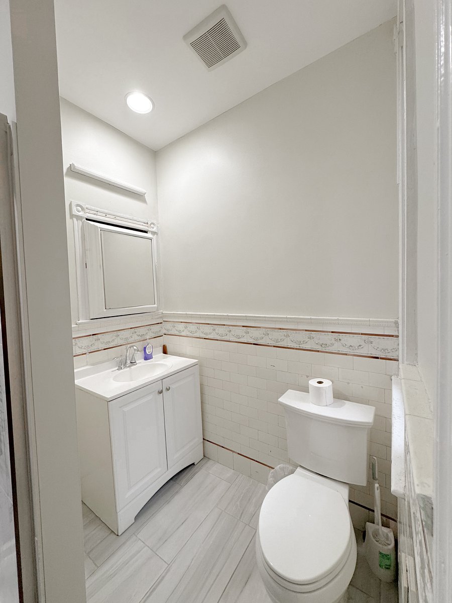 2nd Floor Full Shared Bathroom