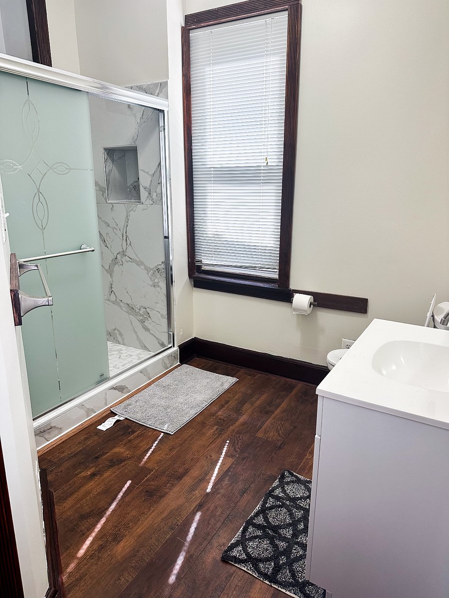 3rd Floor Full Shared Bathroom