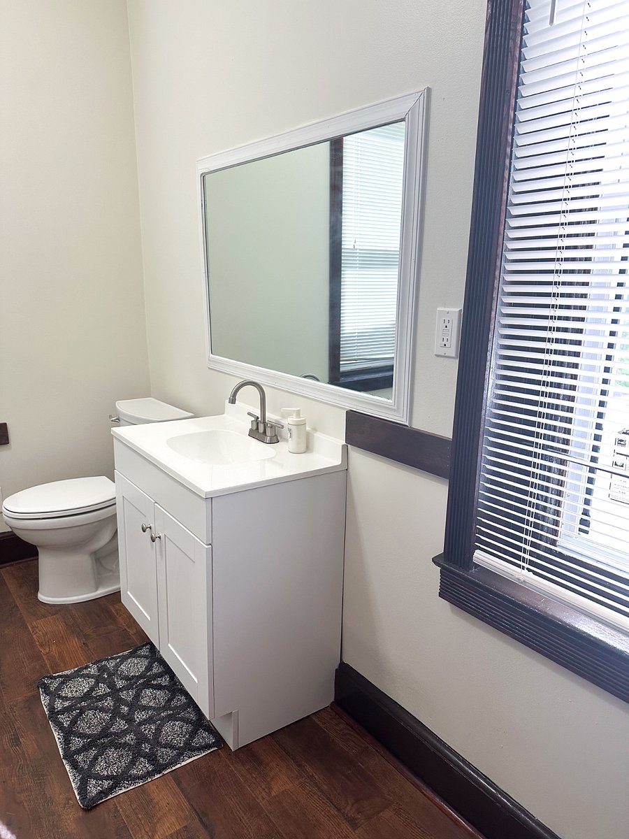 3rd Floor Full Shared Bathroom