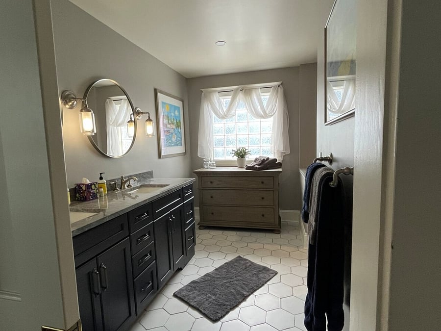 Recently remodeled primary en-suite with heated floor, dual vanities, lots of natural sunlight ....
