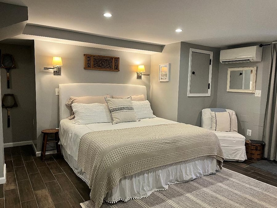 King-size bed and TV in the bedroom