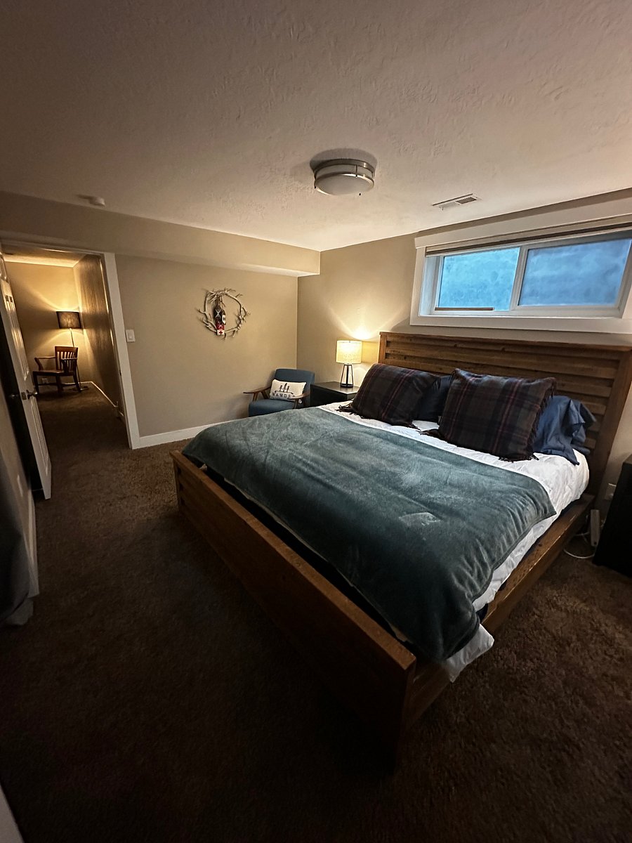 Basement King Bed Room - Ensuite