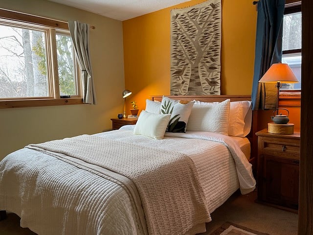 1 queen bedroom