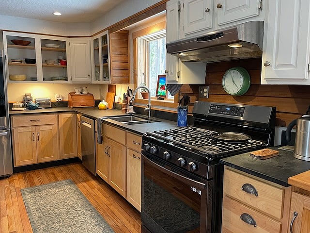 Spacious and fully equipped kitchen