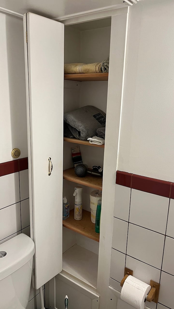 Linen closet. We supply most linens: 400-count Egyptian cotton sheets, blankets, towels, etc. An extra set of sheets and towels provided. 