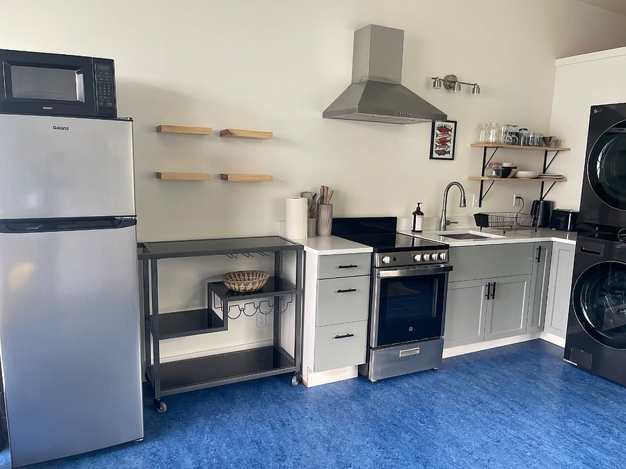 Full kitchen with stove and full fridge
