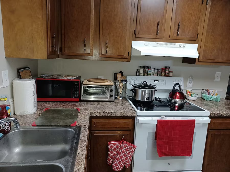 Full kitchen