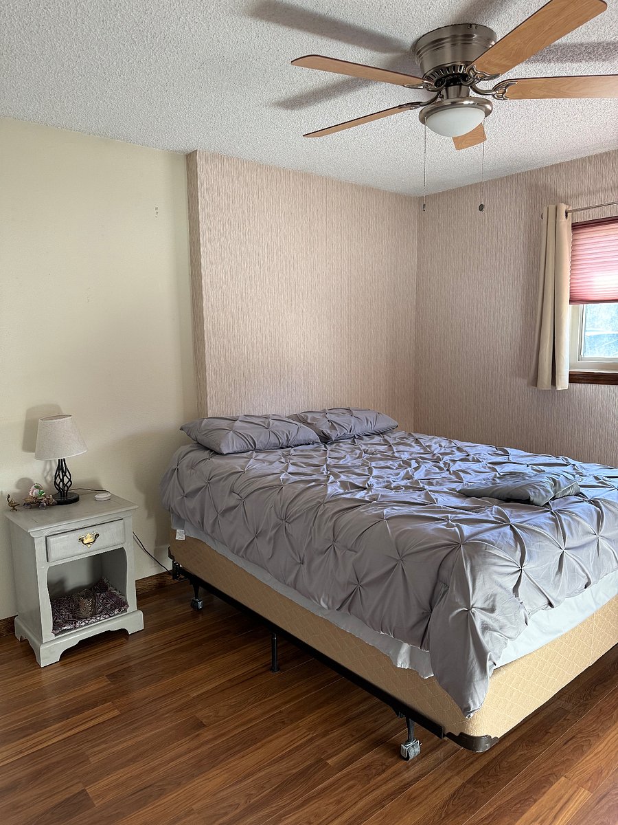 Queen bed second bedroom