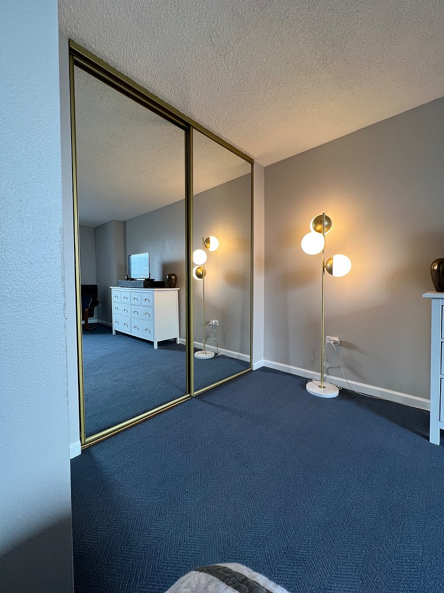detailed view of bedroom mirrored closet