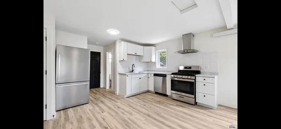 Brand new appliances, gas stove. Kitchen comes furnished with plates, bowls, cups, cooking utensils, etc.