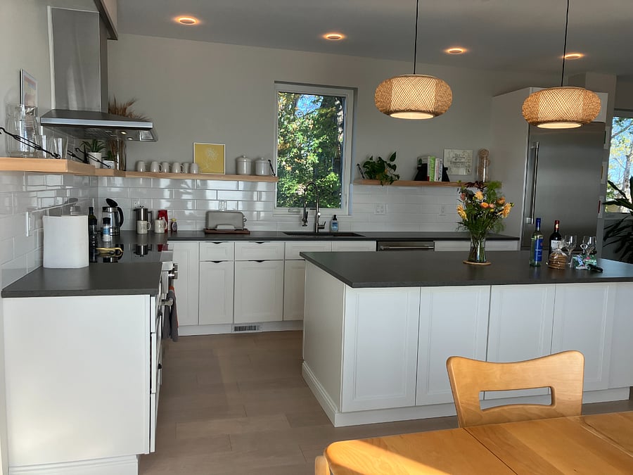 Large chef's kitchen with brand new Thermador appliances