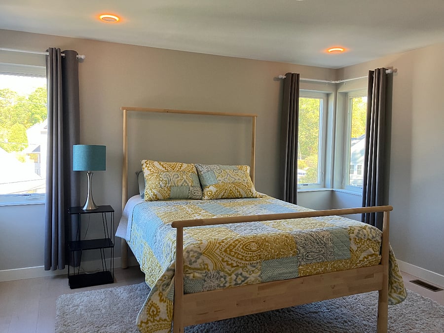 Second bedroom with queen bed