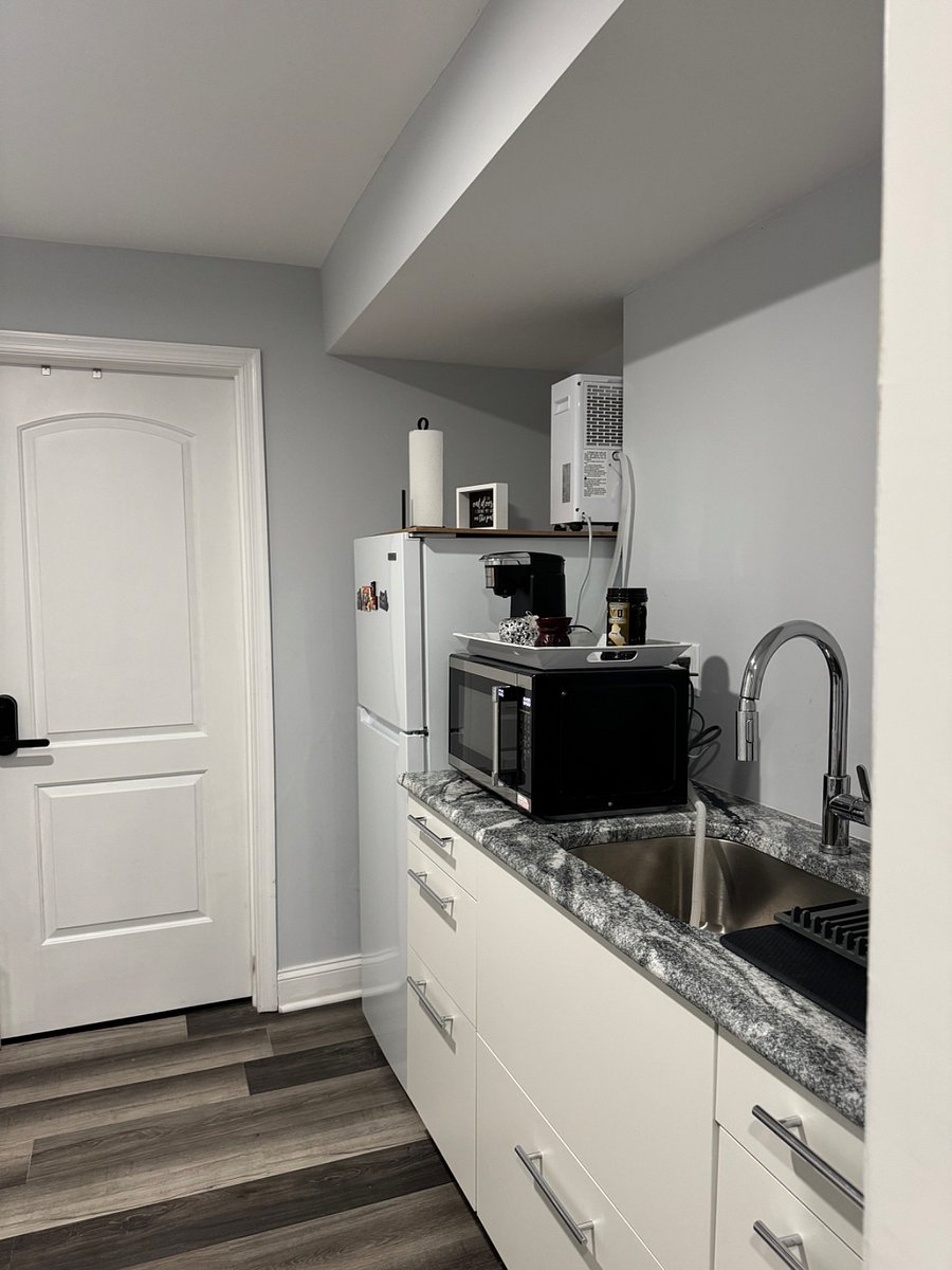 Private Basement Kitchenette