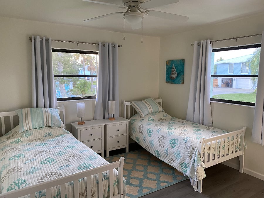 Twin bedroom