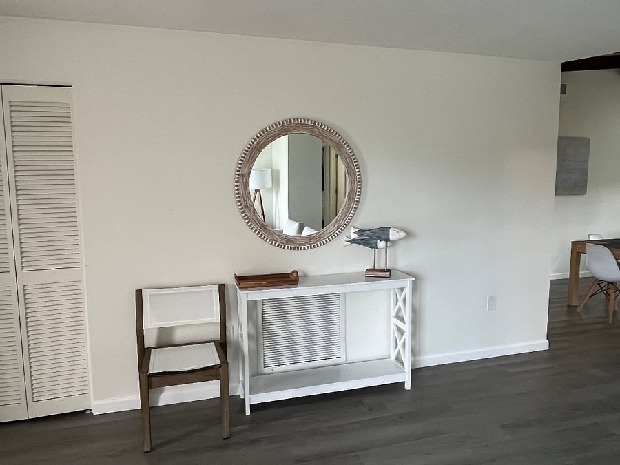 Entry way includes closet 