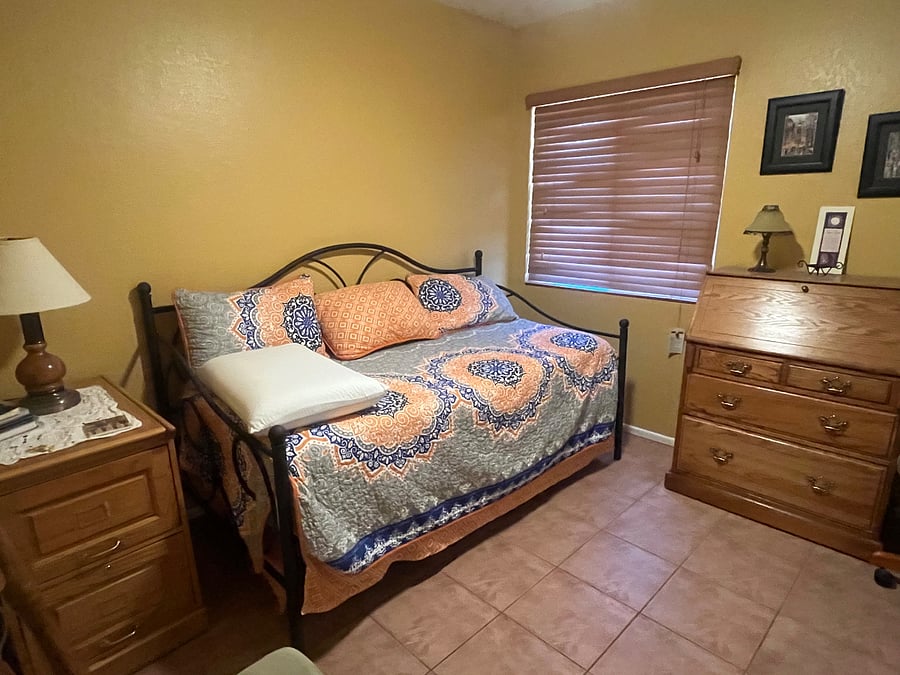 Twin bedroom