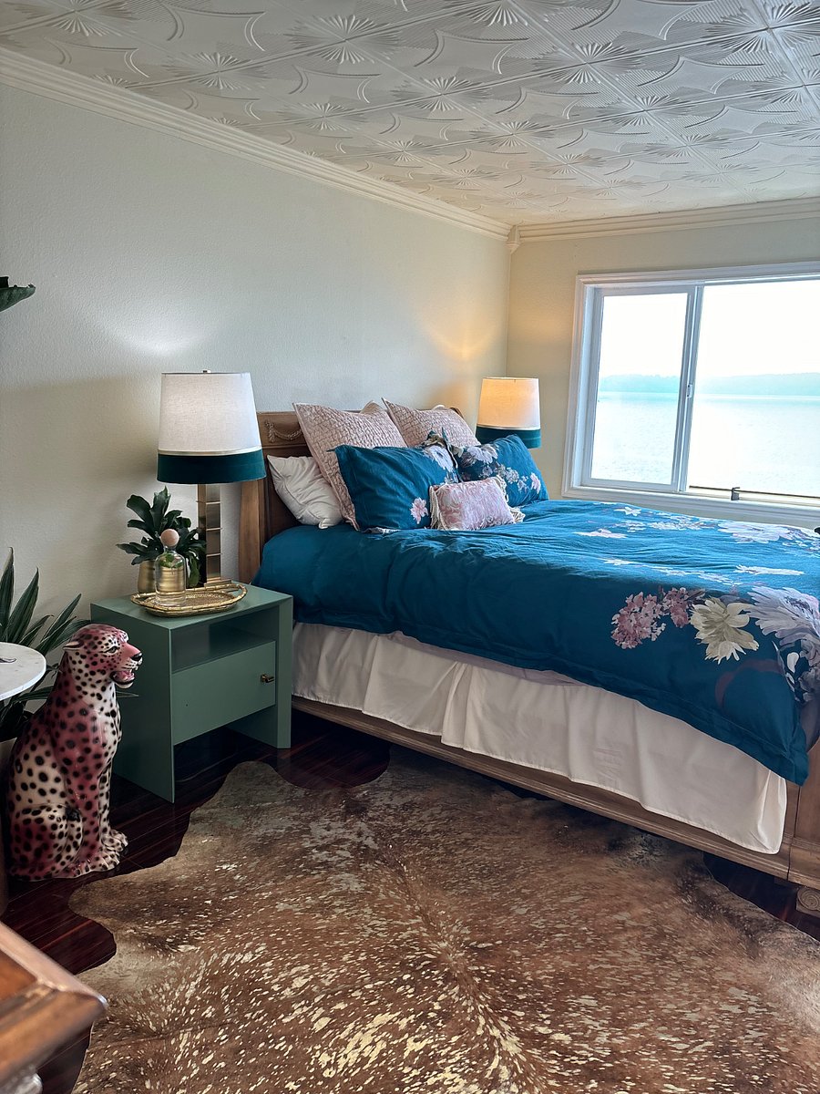 Bedroom faces the mountains. Watch the ferries go by when you wake up in the morning.