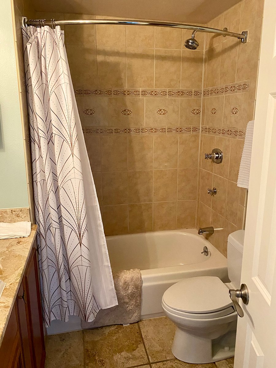 Full bath. The bathtub is on the small side, but does the trick.
