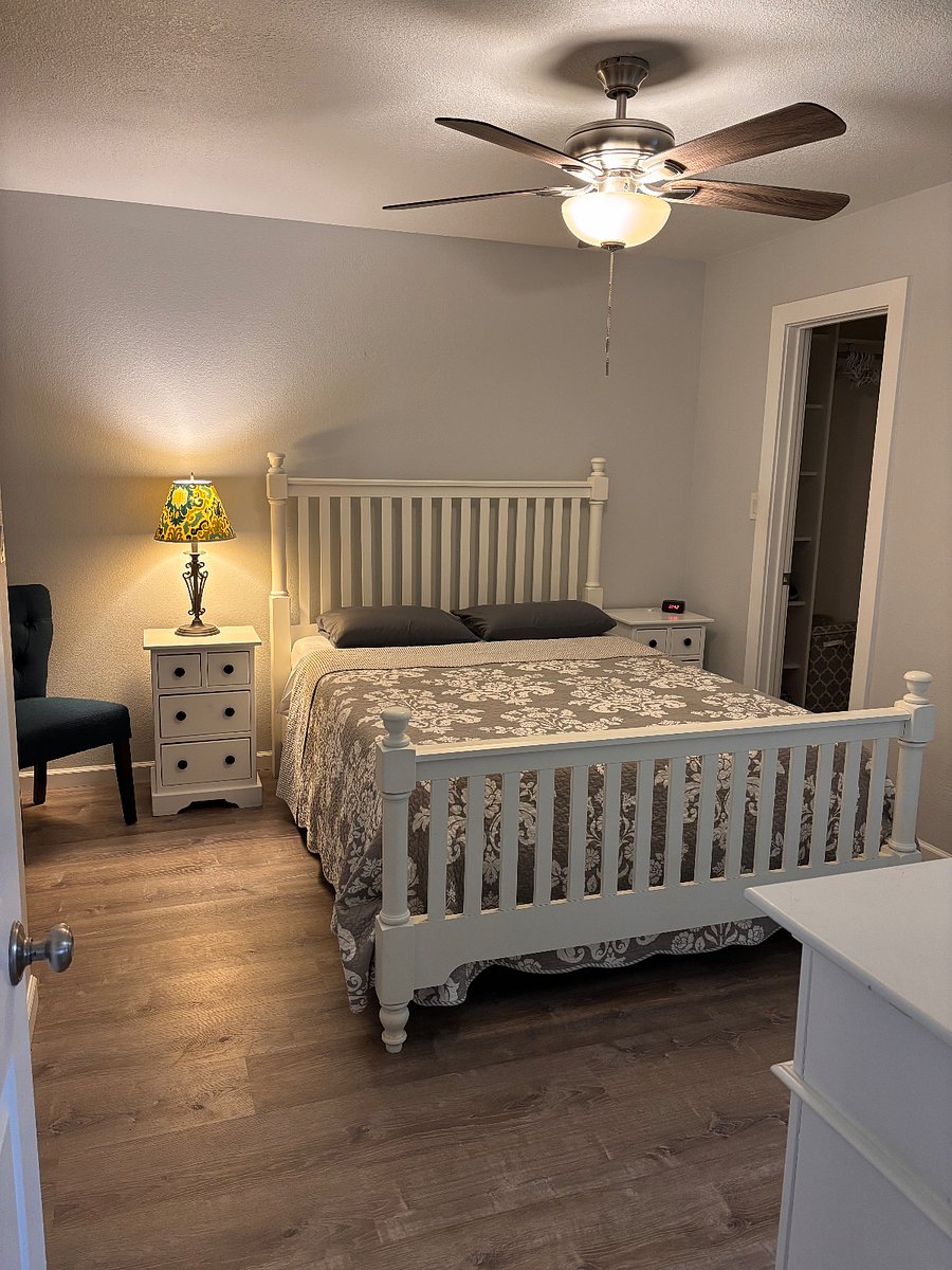 Bedroom #1 queen