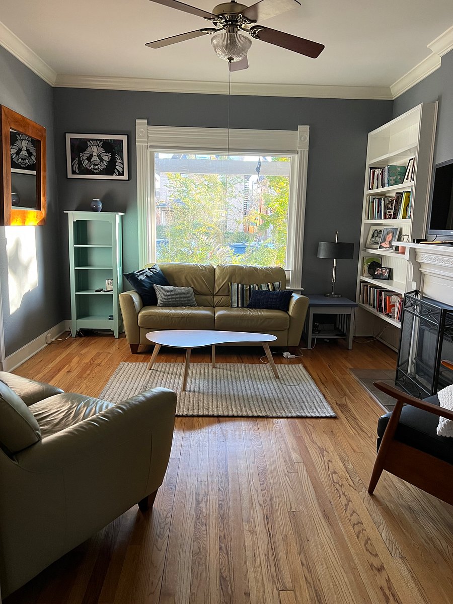 Use living room, full kitchen