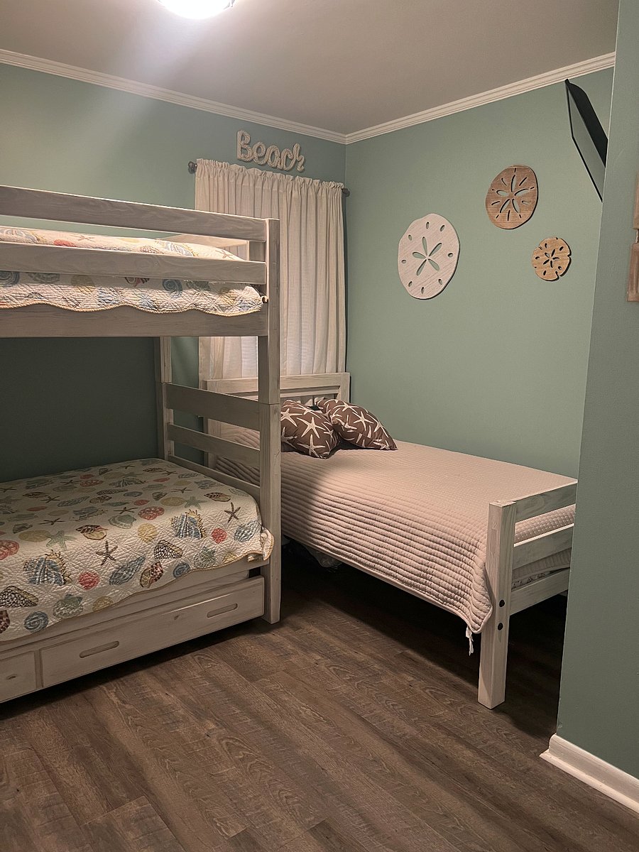 Bedroom 3 - Trundle Bed under the bunk beds