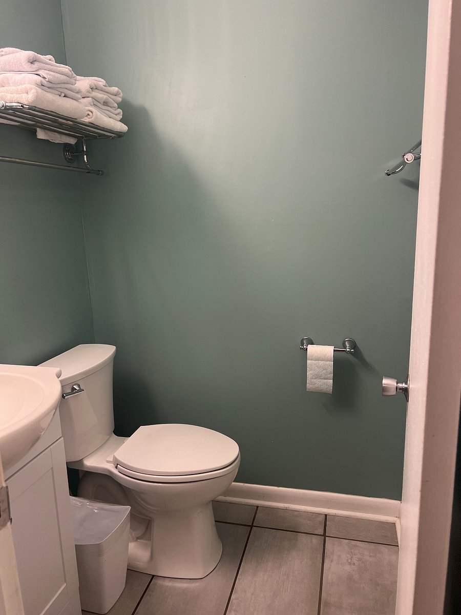 Bedroom 3 connected bathroom