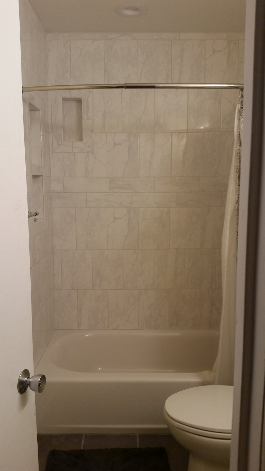 Hall Bathroom - Full Bathroom
