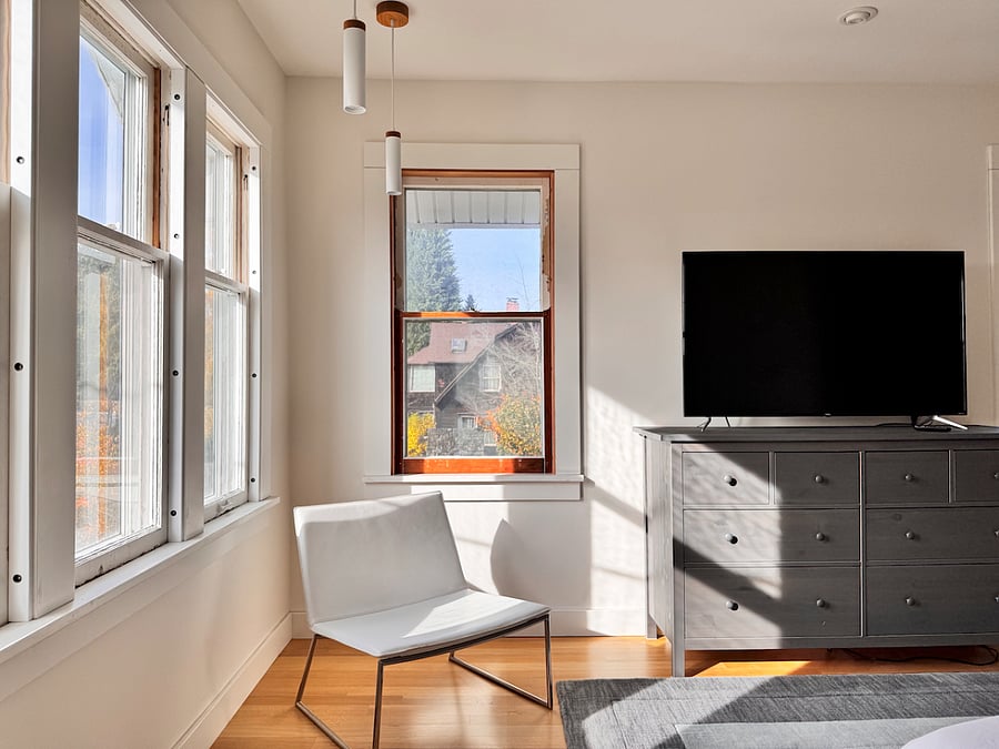 2nd floor - primary bedroom, king bed, walk in closet, smart tv