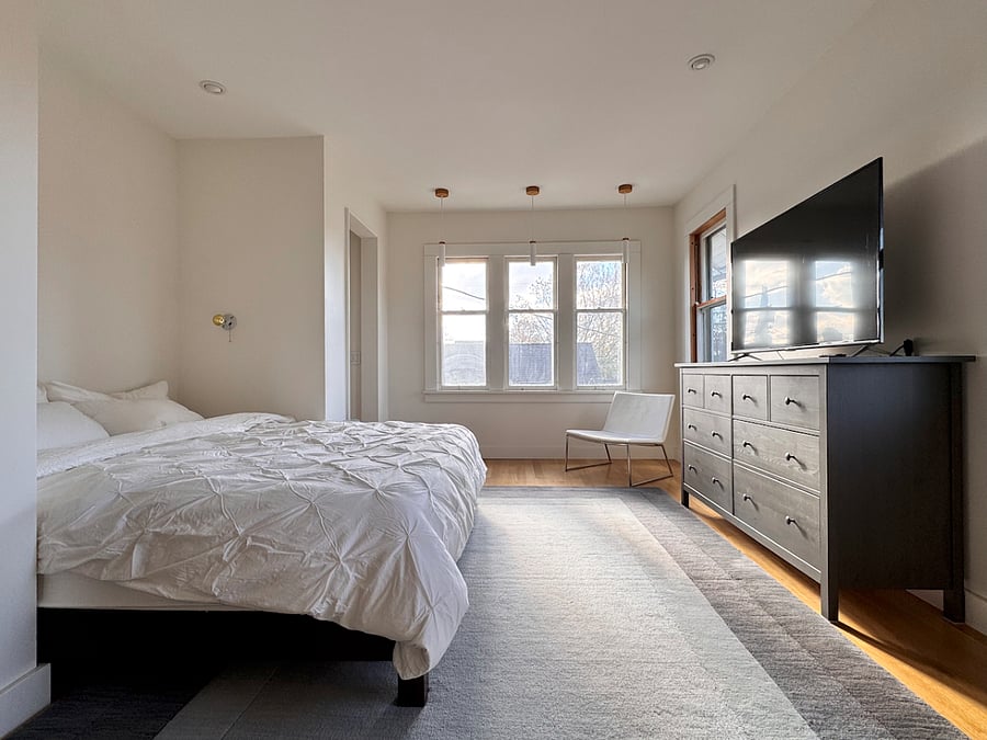 2nd floor - primary bedroom, king bed, walk in closet, smart tv