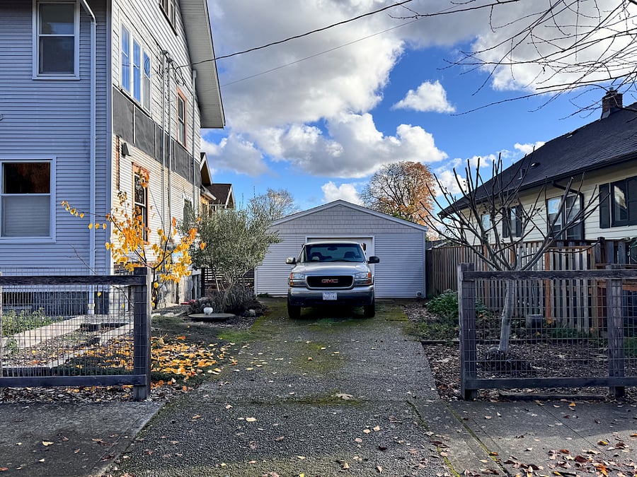 driveway, tandem parking for 2 cars