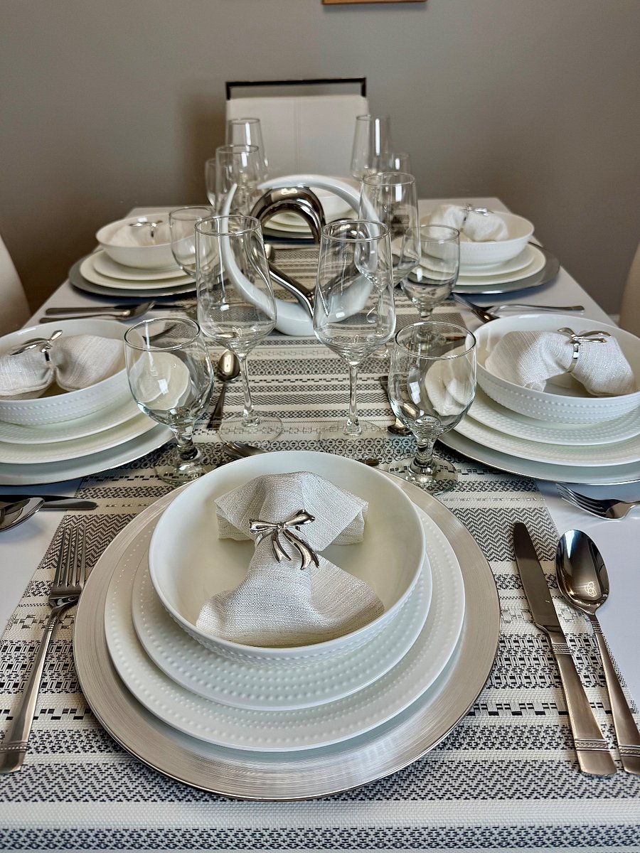 Table set up, China plates set, (Formal Meals, special occasions) 