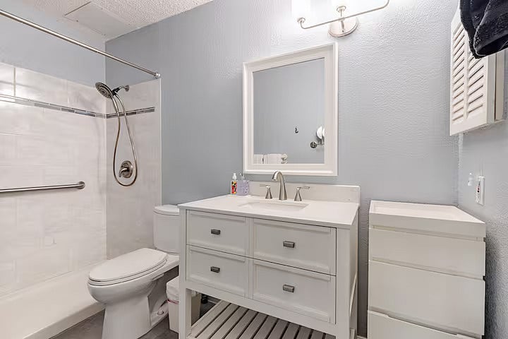 Master bathroom with walk in shower.