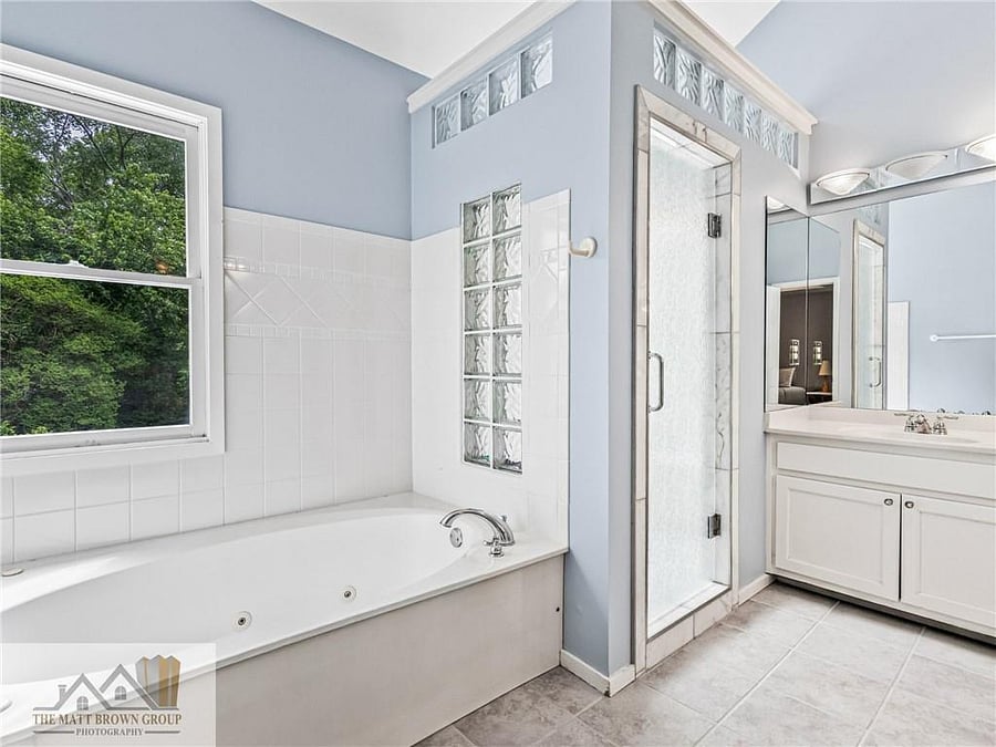Primary with in-suite bath
