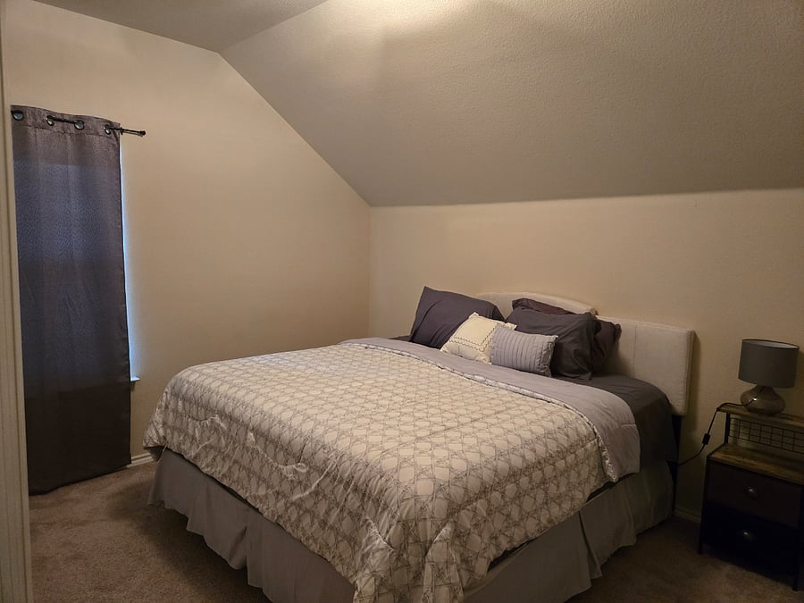 Bedroom 3 - KING
Living area, Workstation
2nd Floor access