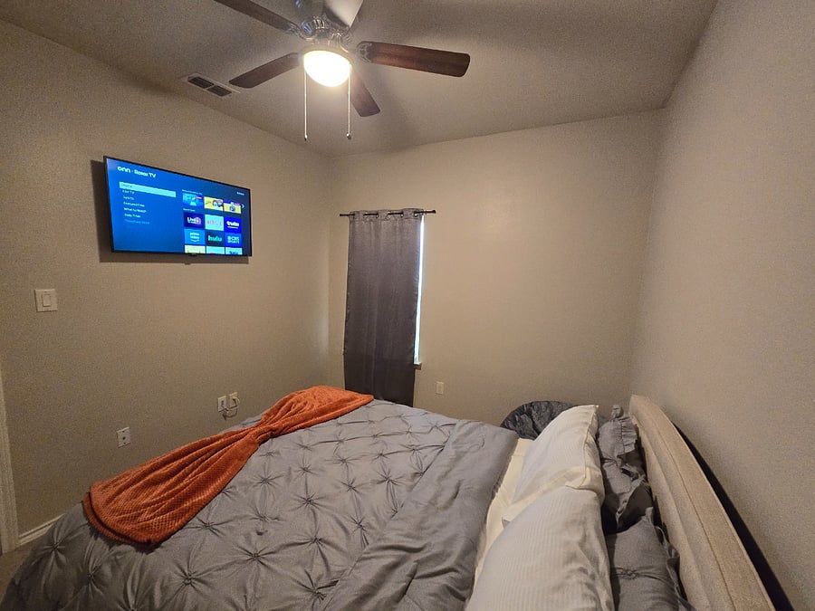 Bedroom 2 - QUEEN
Beanbag