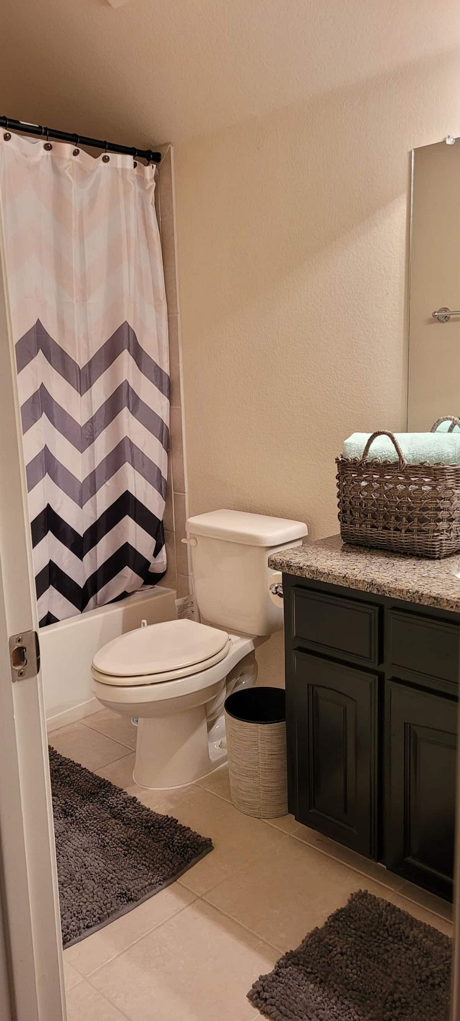 Upstairs Full bathroom