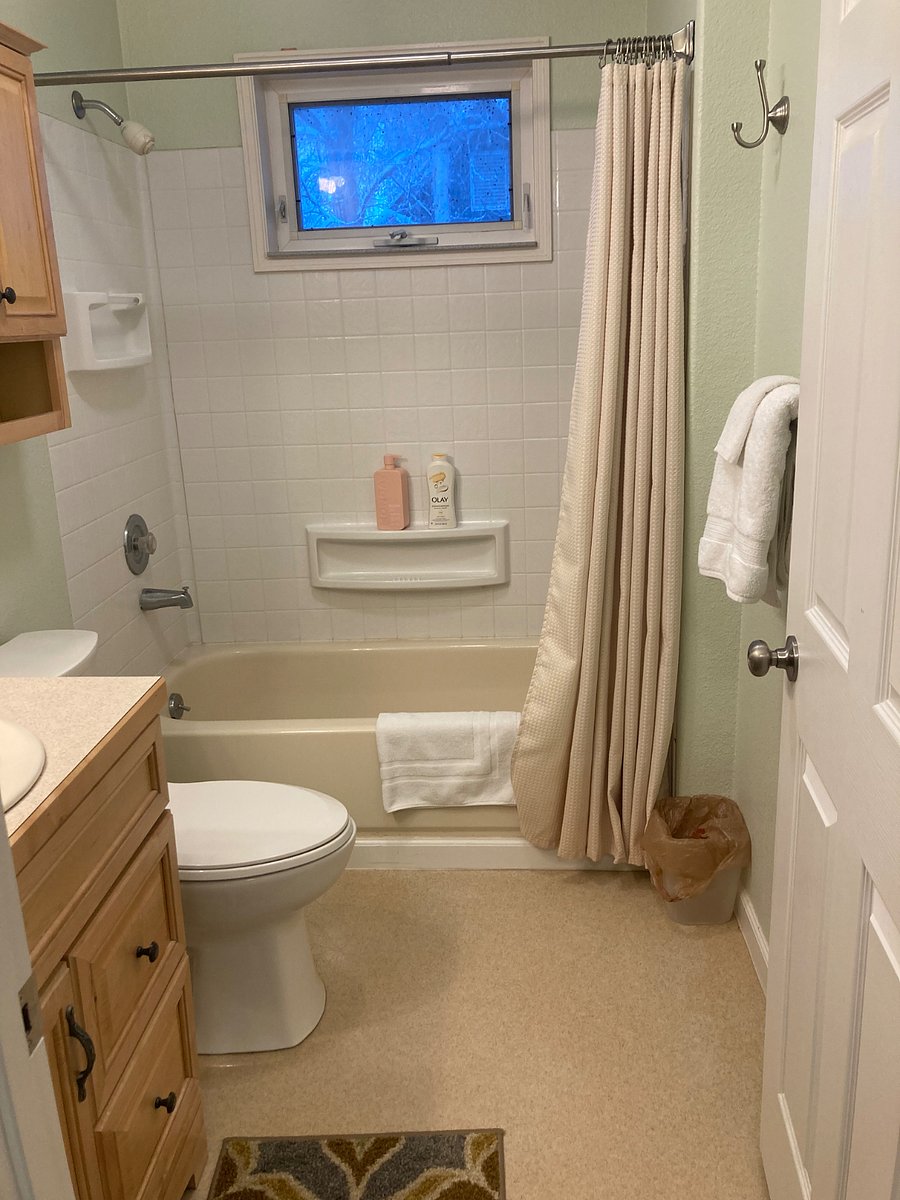 Upstairs bathroom