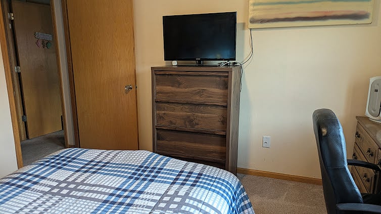 Guest bedroom