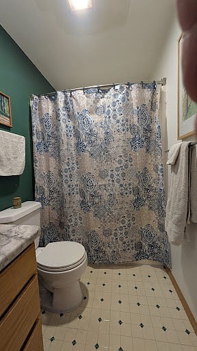2nd floor guest bathroom