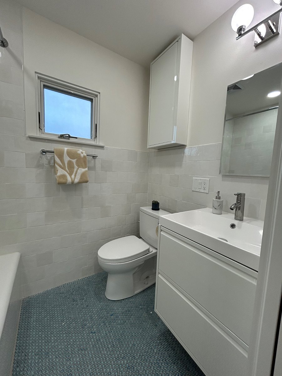 Ensuite Bathroom 1