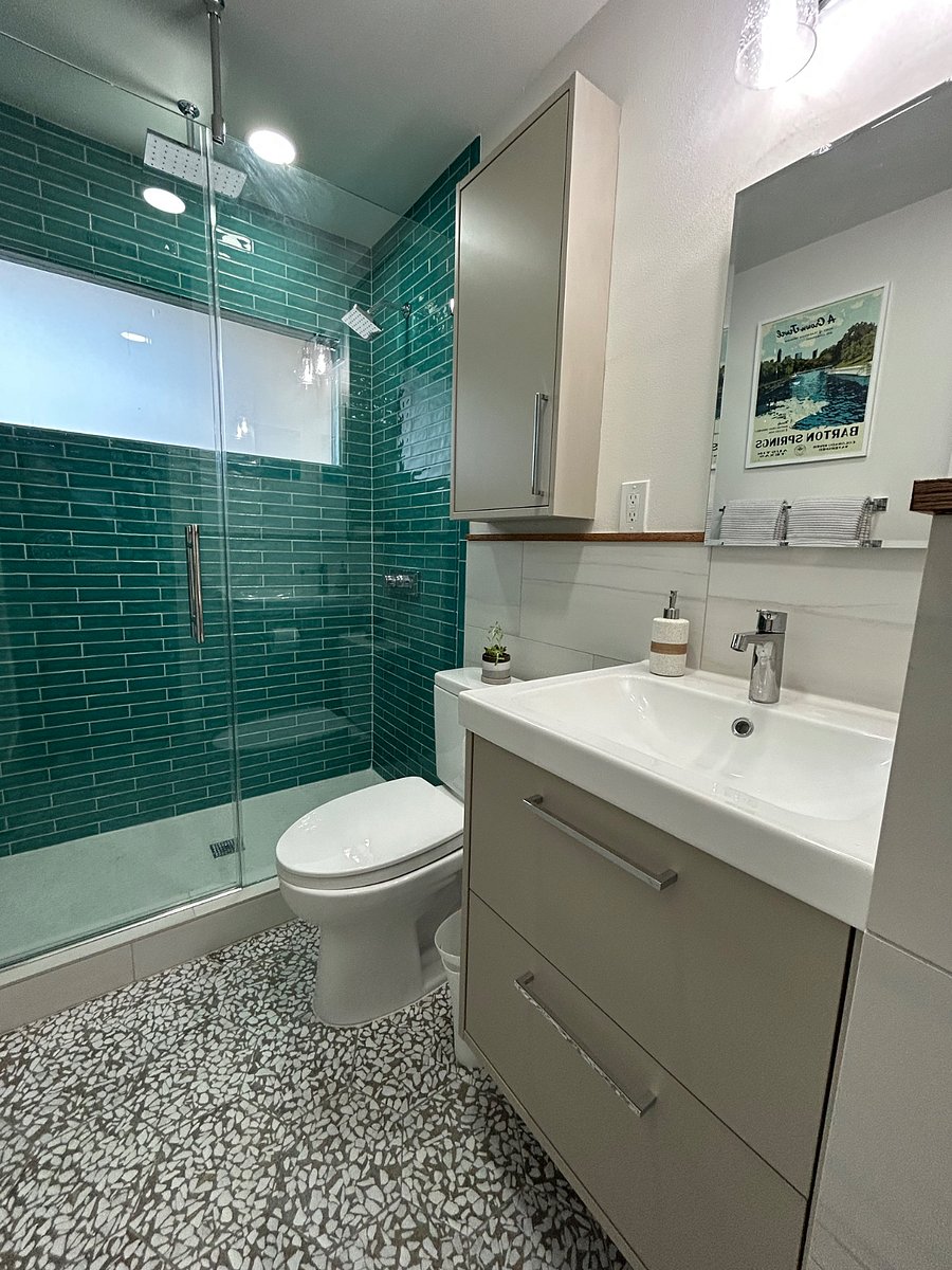 Bathroom 2 with Rain Shower Head