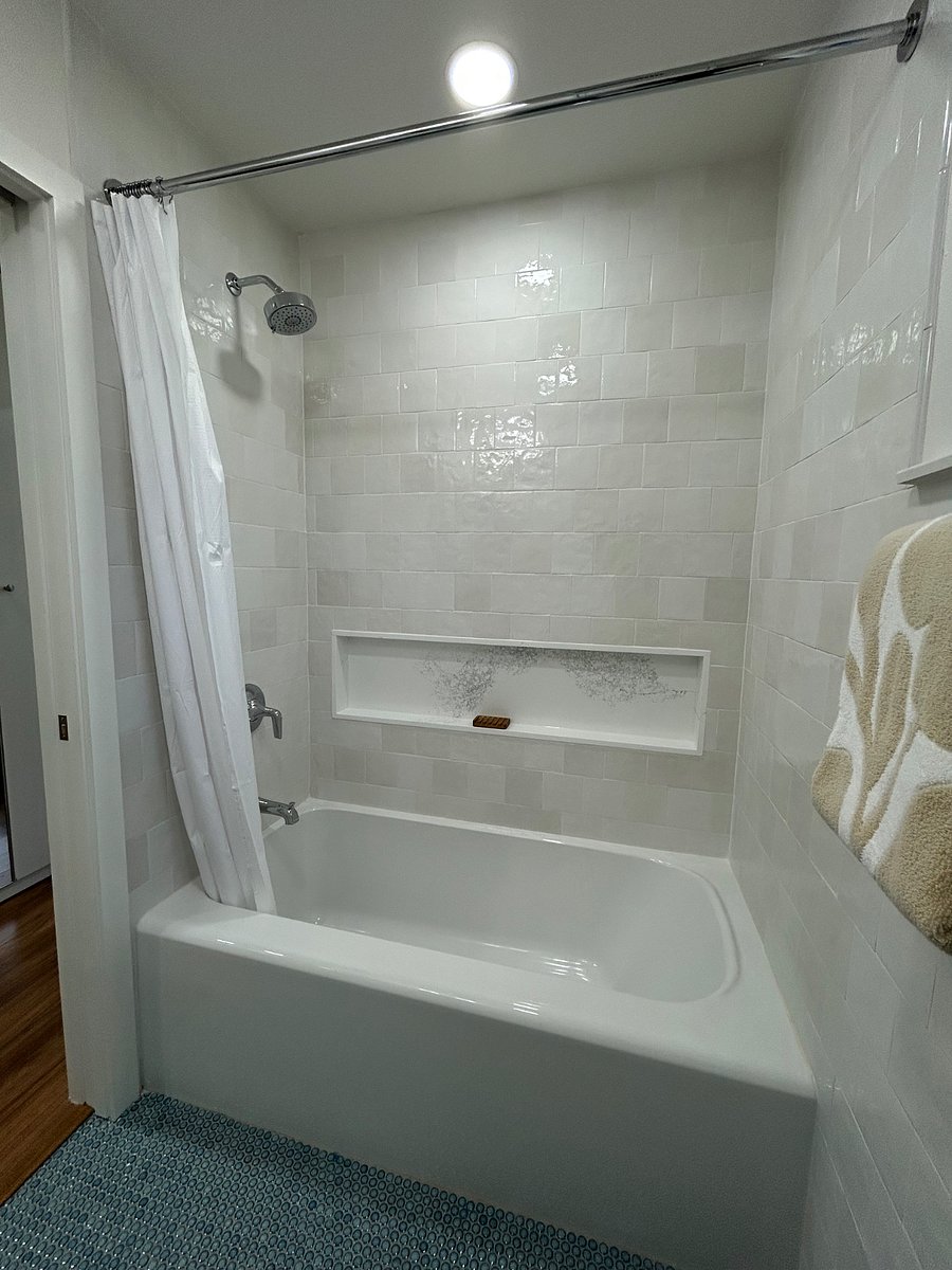 Ensuite Bathroom 1