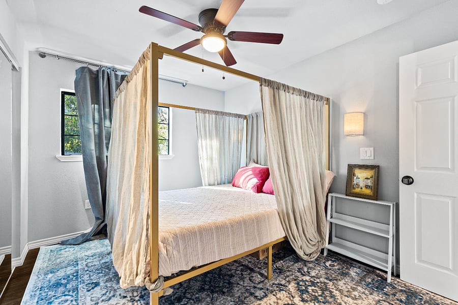 Queen Suite - $1000