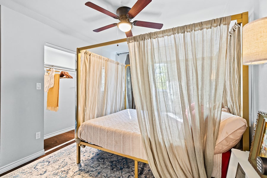 Queen Suite - $1000