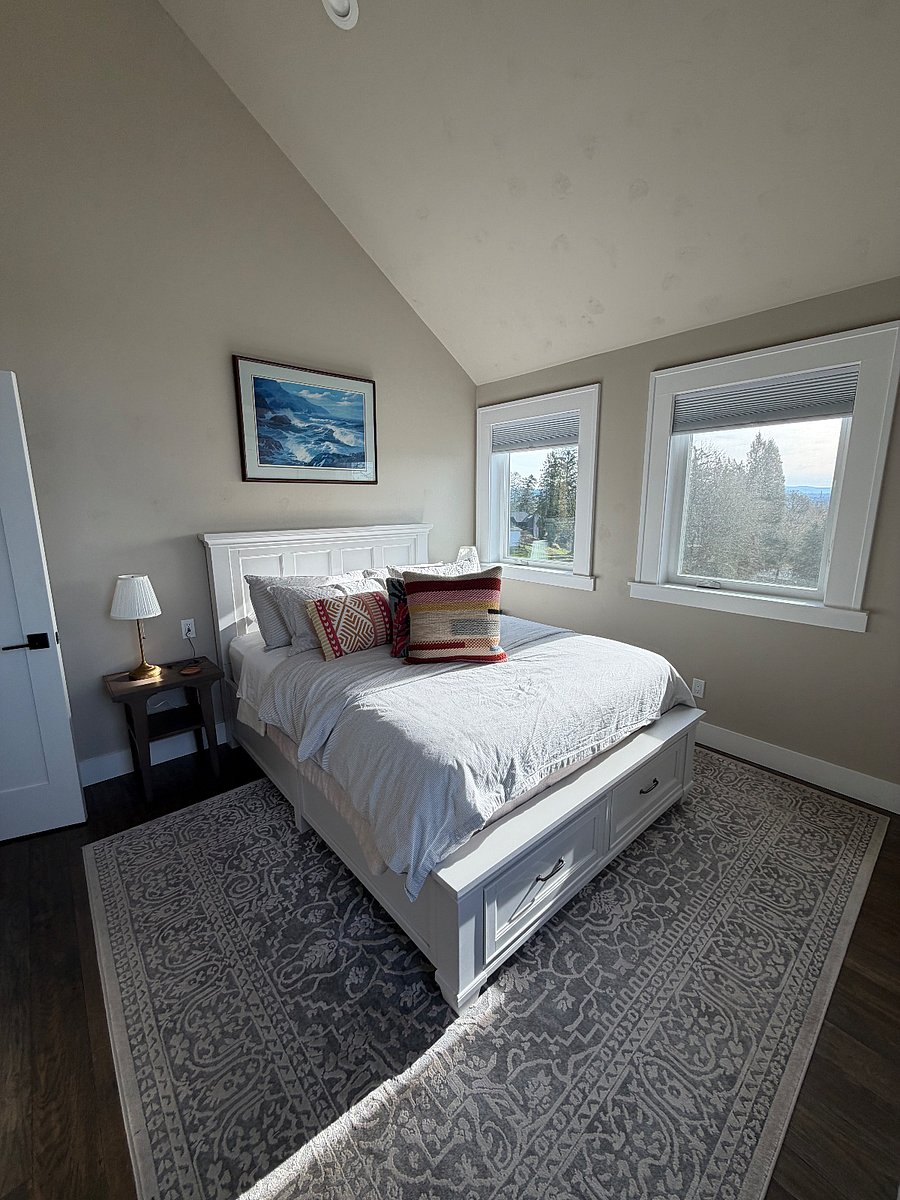Bedroom with en-suite Bathroom