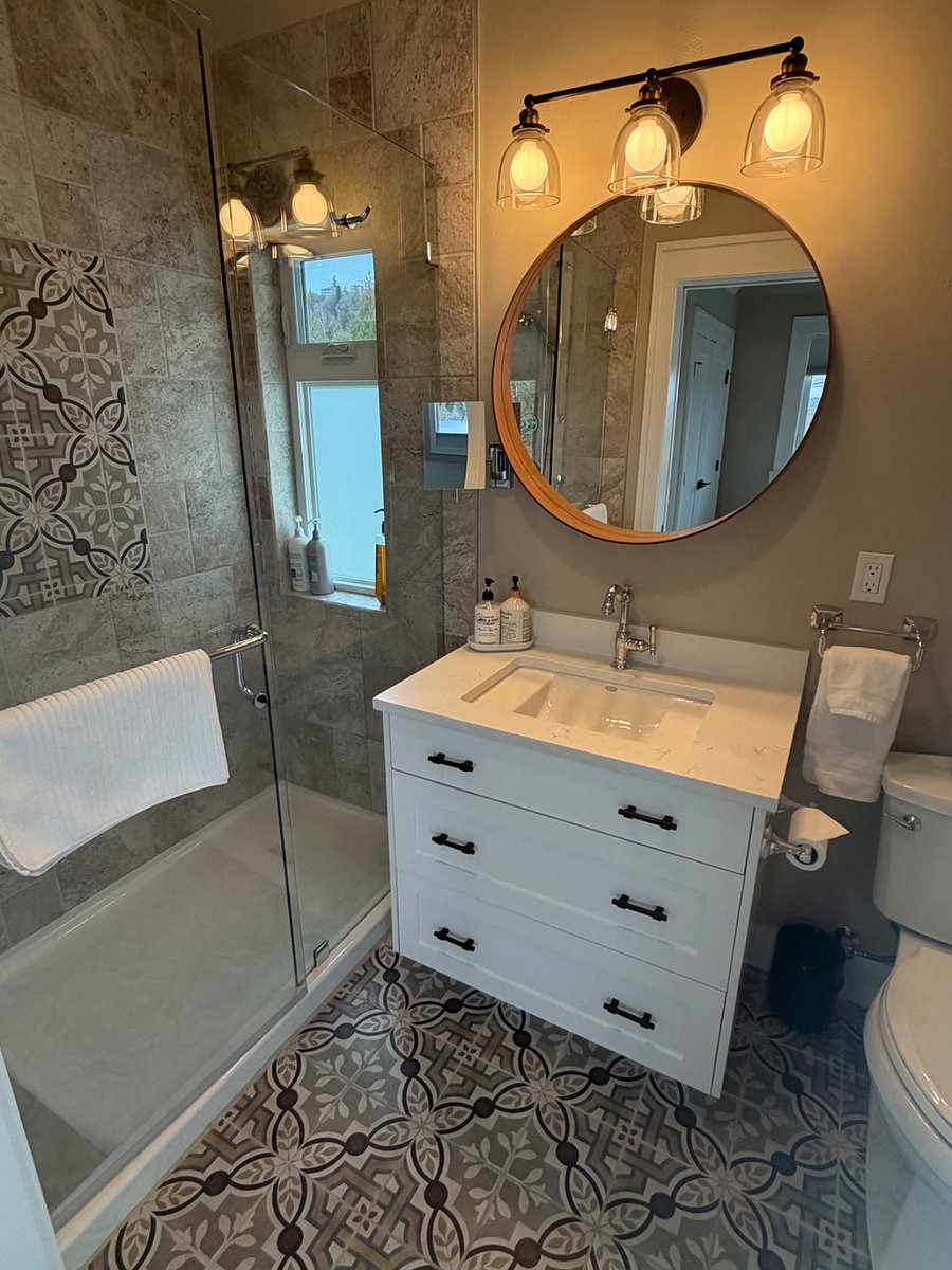 Bathroom of en-suite Bedroom