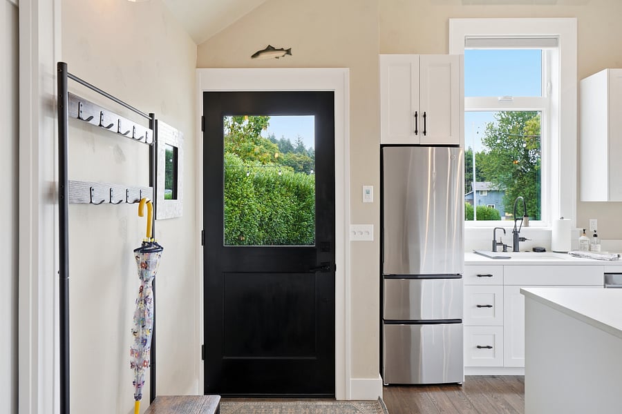 Refrigerator, two-drawer freezer with ice maker.