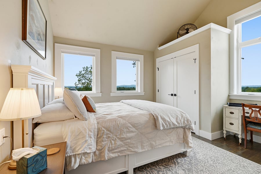 Bedroom #1 with en-suite bathroom