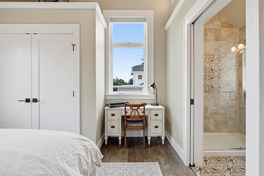 Bedroom #1 with en-suite bathroom